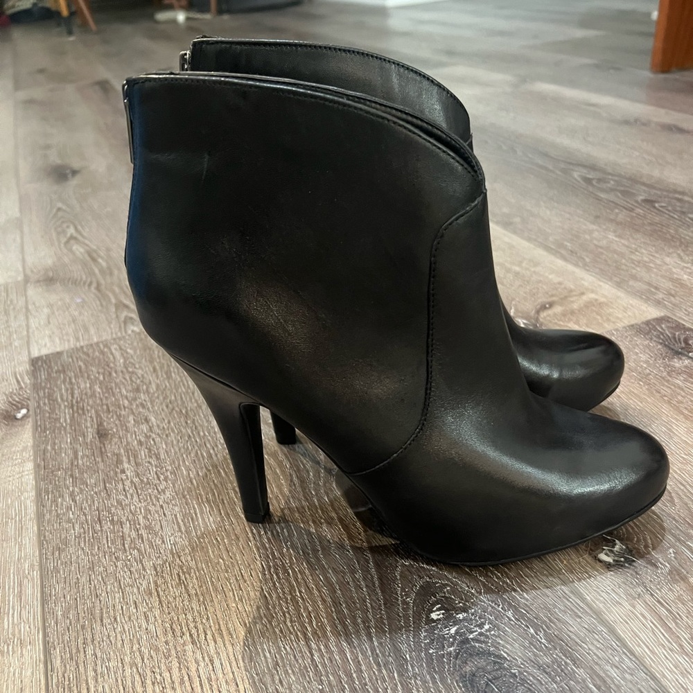 Me Too Heeled Black Booties Size 10 Never Worn